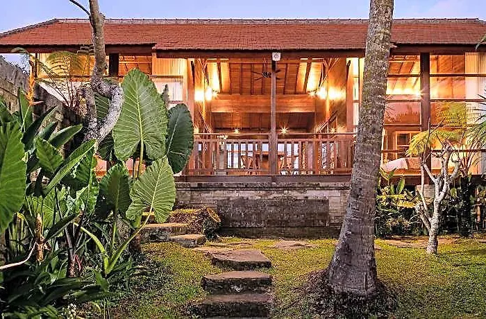 Ubud Lestari Otel 4*